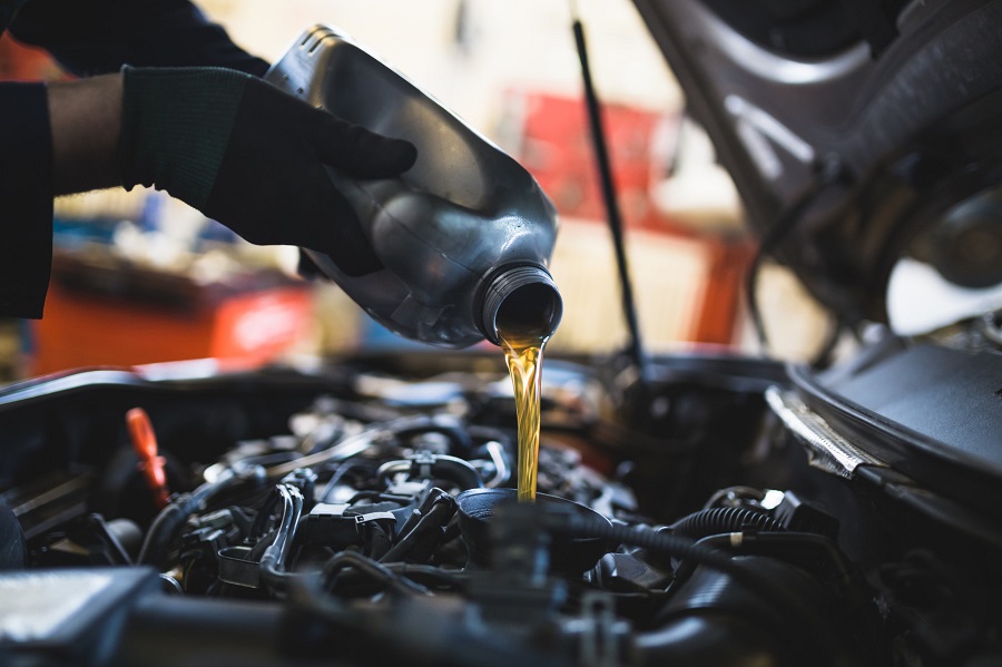 5 Huge Signs You Need an Oil Change